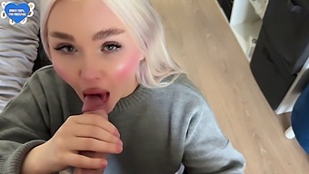 Stepmors Tilfeldige Video Som Sendes Til Stesønnen, Ender I Et Dampende Møte.